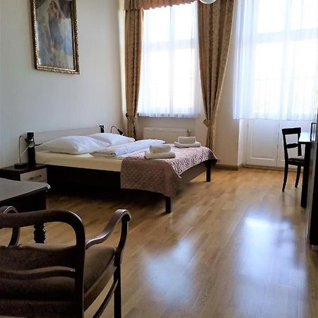 Bed and Breakfast Dom Notre Dame à Wrocław Extérieur photo