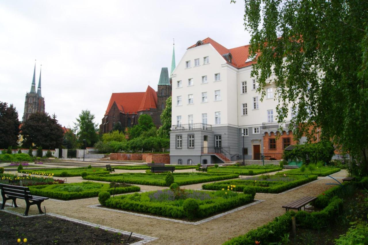 Bed and Breakfast Dom Notre Dame à Wrocław Extérieur photo