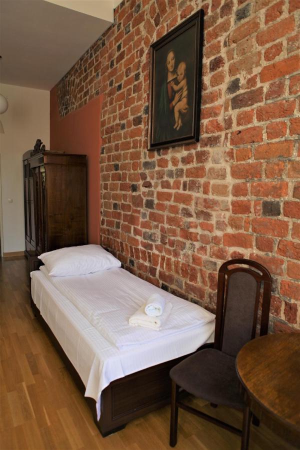 Bed and Breakfast Dom Notre Dame à Wrocław Extérieur photo