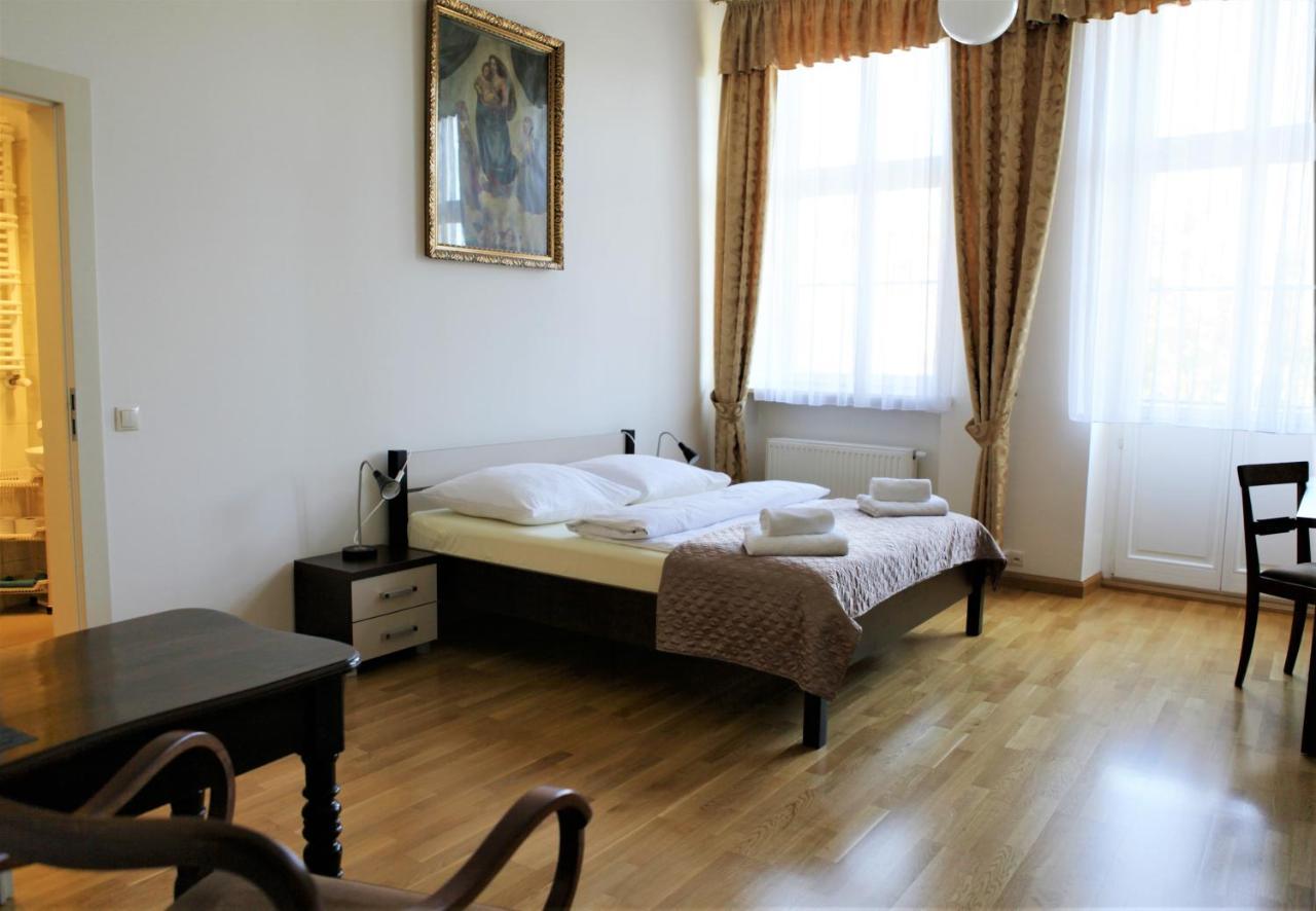Bed and Breakfast Dom Notre Dame à Wrocław Extérieur photo