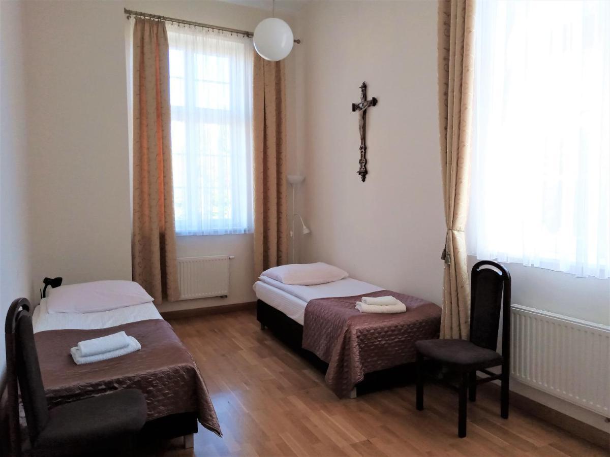 Bed and Breakfast Dom Notre Dame à Wrocław Extérieur photo