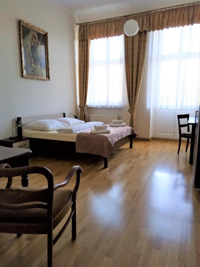 Bed and Breakfast Dom Notre Dame à Wrocław Extérieur photo