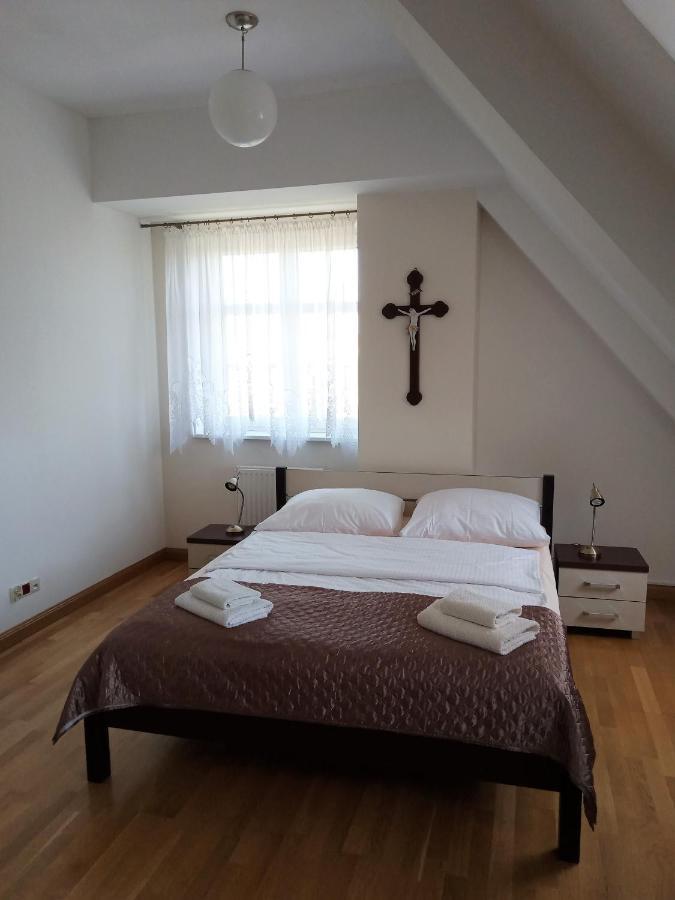 Bed and Breakfast Dom Notre Dame à Wrocław Extérieur photo
