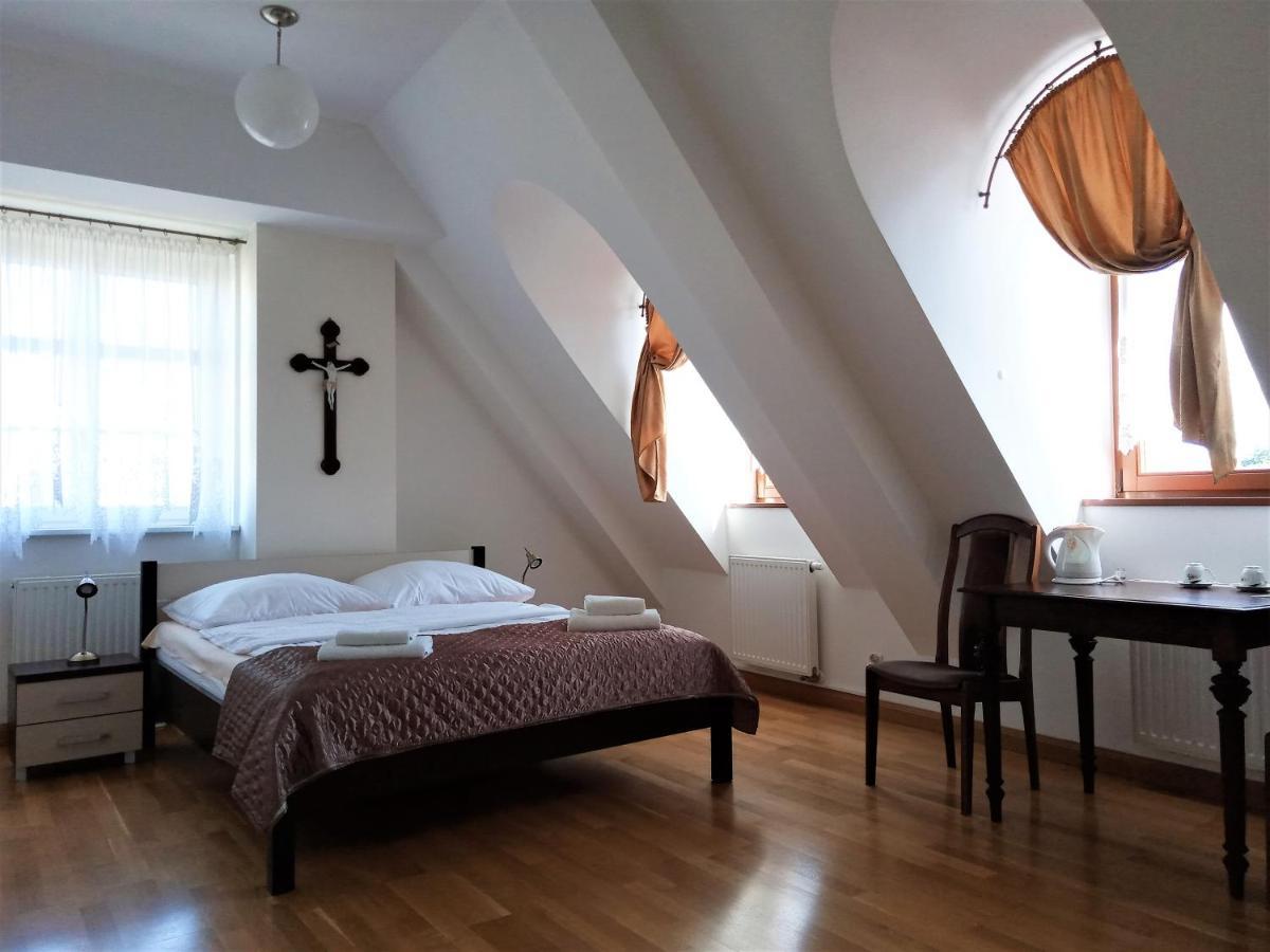 Bed and Breakfast Dom Notre Dame à Wrocław Extérieur photo