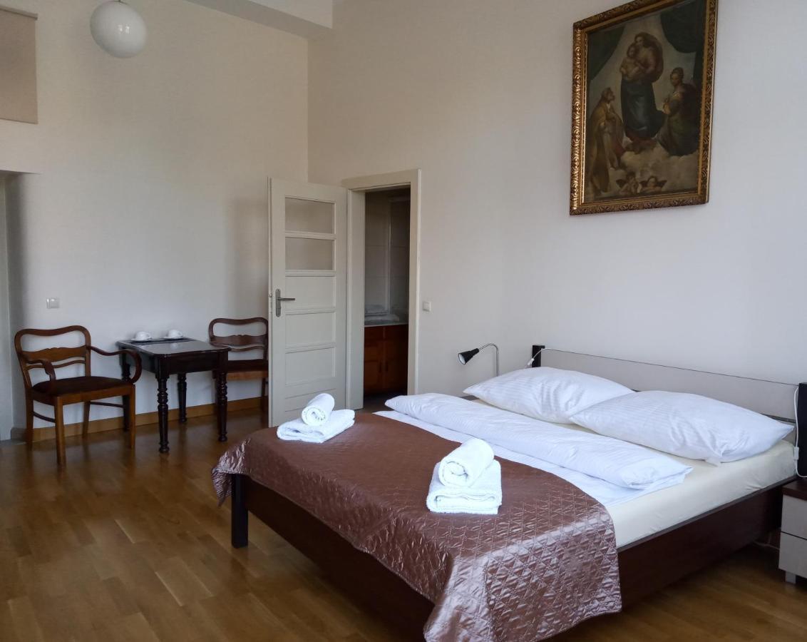 Bed and Breakfast Dom Notre Dame à Wrocław Extérieur photo