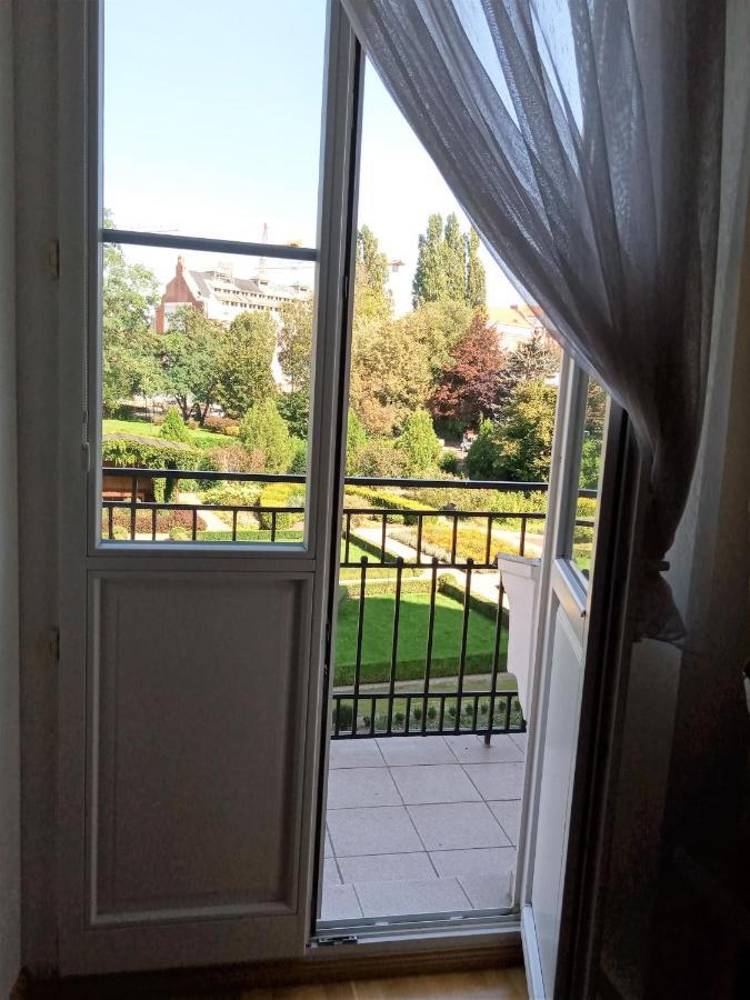 Bed and Breakfast Dom Notre Dame à Wrocław Extérieur photo